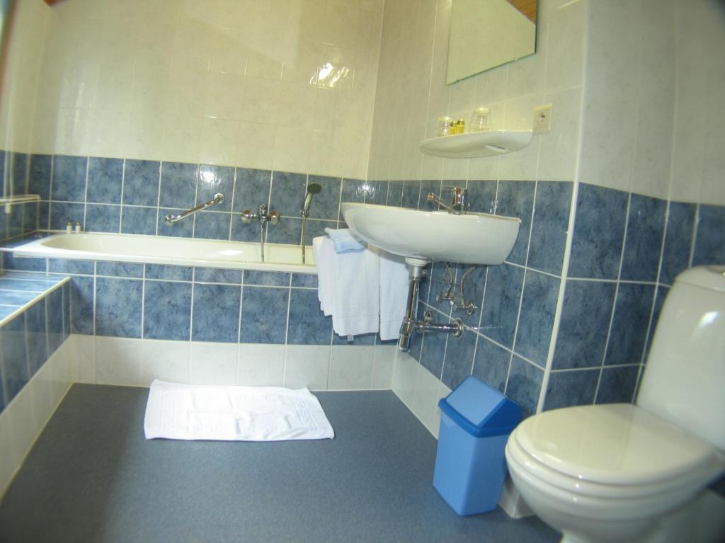 Hotel Aux Massotais Petites Tailles الغرفة الصورة